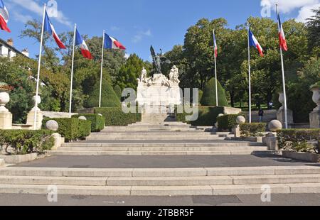 Le Monument aux morts, Kriegsdenkmal, von Béziers, Frankreich, erbaut 1925, ungewöhnlicherweise werden keine einzelnen Soldaten aufgeführt. Der Bildhauer Jean-Antoine Injalbert Stockfoto