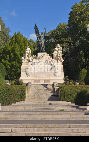 Le Monument aux morts, Kriegsdenkmal, von Béziers, Frankreich, erbaut 1925, ungewöhnlicherweise werden keine einzelnen Soldaten aufgeführt. Der Bildhauer Jean-Antoine Injalbert Stockfoto