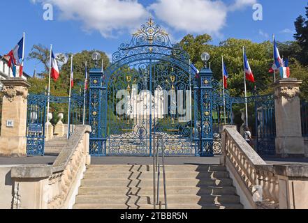 Le Monument aux morts, Kriegsdenkmal, von Béziers, Frankreich, erbaut 1925, ungewöhnlicherweise werden keine einzelnen Soldaten aufgeführt. Der Bildhauer Jean-Antoine Injalbert Stockfoto