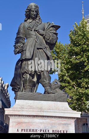 Bronzestatue von Pierre-Paul Riquet, Ingenieur des Canal du Midi, bringt großen Reichtum in die Stadt Béziers, Frankreich, Bildhauer Pierre-Jean David Stockfoto