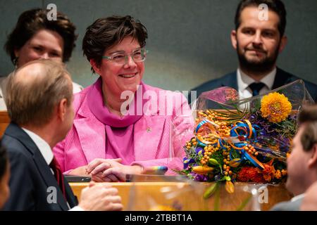 Den Haag, Niederlande. Dezember 2023. DEN HAAG, NIEDERLANDE - 5. DEZEMBER: Jacqueline van den Hil (VVD) während des Abschieds der früheren Mitglieder des niederländischen Parlaments im Tweede Kamer am 5. Dezember 2023 in den Haag, Niederlande (Foto: John Beckmann/Orange Pictures) Credit: Orange Pics BV/Alamy Live News Stockfoto