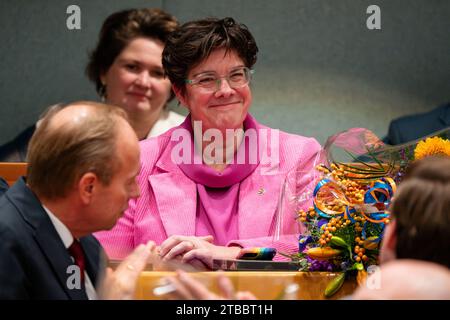 Den Haag, Niederlande. Dezember 2023. DEN HAAG, NIEDERLANDE - 5. DEZEMBER: Jacqueline van den Hil (VVD) während des Abschieds der früheren Mitglieder des niederländischen Parlaments im Tweede Kamer am 5. Dezember 2023 in den Haag, Niederlande (Foto: John Beckmann/Orange Pictures) Credit: Orange Pics BV/Alamy Live News Stockfoto