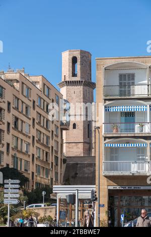 Marseille, Frankreich - 28. Januar 2022: Die Kirche Saint Laurent ist eine Kirche im provenzalischen romanischen Stil im 2. Arrondissement von Marseill Stockfoto