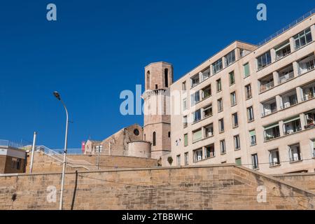 Marseille, Frankreich - 28. Januar 2022: Die Kirche Saint Laurent ist eine Kirche im provenzalischen romanischen Stil im 2. Arrondissement von Marseill Stockfoto