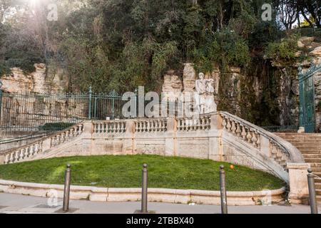 Marseille, Frankreich - 28. Januar 2022: Statue von Pierre Puget (1620 – 1694), einem französischen Barockmaler, Bildhauer, Architekt und Ingenieur. Befindet sich im Stockfoto