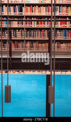 Zeitgenössische Stiftung des jüdischen Dokumentationszentrums. Moderne Bibliothek im Mailänder Hauptbahnhof. Industrielle, zeitgenössische Architektur. Italien Stockfoto