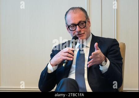 Berlin, Deutschland. Dezember 2023. Lutz Diederichs, Geschäftsführer von BNP Paribas Germany, spricht bei einem Treffen. Quelle: Christophe Gateau/dpa/Alamy Live News Stockfoto