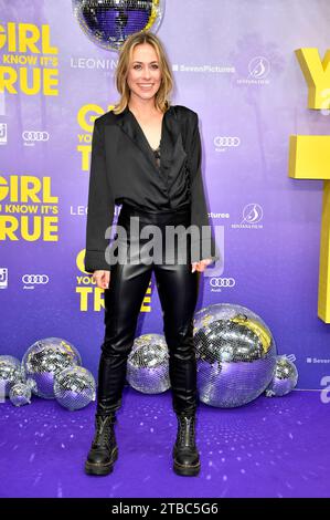 Sina Tkotsch bei der Premiere des Kinofilms „Girl You Know IT's True“ im Zoo Palast. Berlin, 05.12.2023 Stockfoto