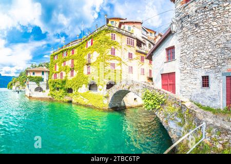 Stadt Nesso historische Steinbrücke und malerischen Blick auf den See, Como See, Lombardei Region von Italien Stockfoto