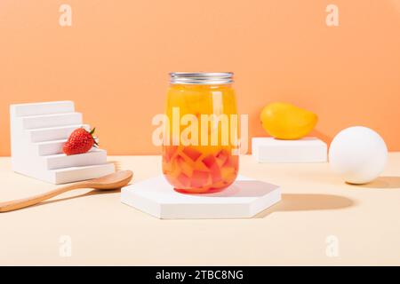 Frischer Mangosaft, Mangojoghurt, Perlmilchtee Stockfoto
