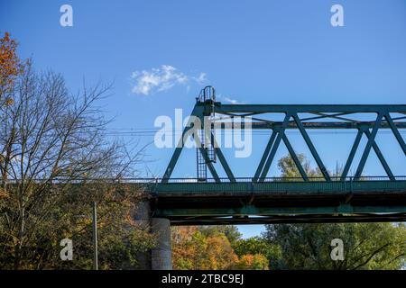 Brücke im Stahlbau für die Donaubahn in Sinzing bei Regensburg Stockfoto