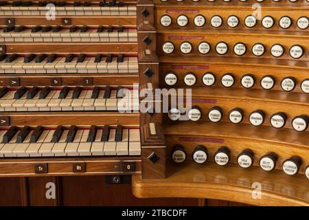 Orgelschlüssel und Konsolentasten in der Kirche Saint Eustache, Paris, Frankreich Stockfoto