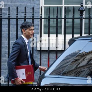 London, Großbritannien. Dezember 2023. Rishi Sunak, Premierminister, verlässt 10 Downing Street für PMQ's London UK Credit: Ian Davidson/Alamy Live News Stockfoto