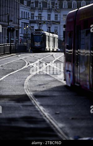 Brüssel, Belgien Dezember 2023. Straßenbahnfahrt im Stadtzentrum von Brüssel am Mittwoch, den 6. Dezember 2023. BELGA PHOTO ERIC LALMAND Credit: Belga News Agency/Alamy Live News Stockfoto