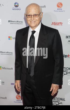 NEW YORK, NY - 19. NOVEMBER: Norman Lear bei den 40. International Emmy Awards in New York. November 2012. © Diego Corredor/MediaPunch Inc Stockfoto