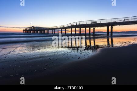 Die Farben des Abends am Pier Stockfoto