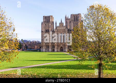 Die Westfront der Wells Cathedral, Wells, Somerset, England, Großbritannien Stockfoto