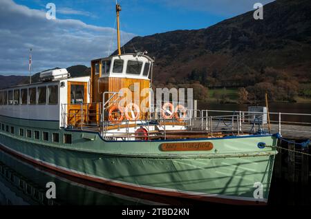 Winterlicht auf der M.V.-Lady Dorothy, die im Glenridding, Lake District National Park, Cumbria, Großbritannien liegt Stockfoto