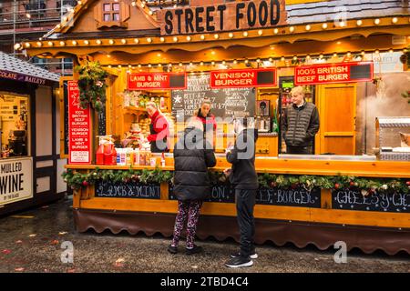 Christmas Market Food Hut, Sheffield, Yorkshire, Großbritannien Stockfoto