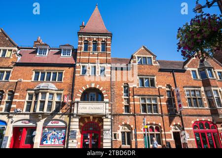 Old Fire Station (früher Corn Exchange), heute ein Kunstzentrum mit Krisen-Skylight an der George Street im Oxford City Centre, Oxfordshire, England, Großbritannien Stockfoto