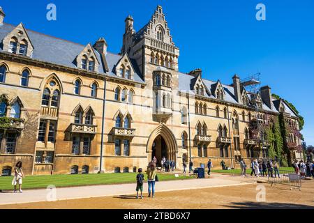 Meadow Building mit Haupteingang zum Christ Church College, University of Oxford, vom Broad Walk in Oxford, Oxfordshire, England, Großbritannien Stockfoto