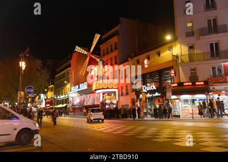 Varieté Theater Moulin Rouge bei Nacht, Montmartre, Paris, Frankreich Stockfoto