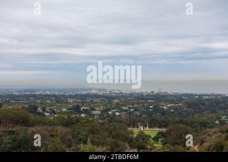 Smog über Los Angeles vom Inspirationspunkt im will Rogers State Historic Park Stockfoto