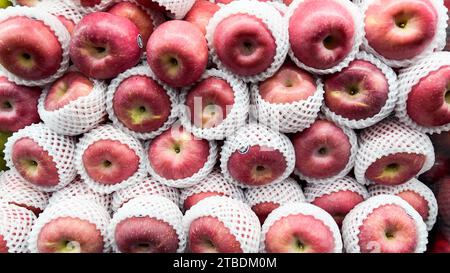 Frische, reife rote Äpfel. Hintergrund reifer Äpfel. Stockfoto