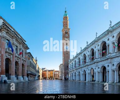 Vicenza - Piazza dei Signori am Morgen mit der Basilika Palladiana und Loggia del Capitaniato. Stockfoto