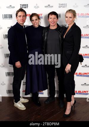 Edoardo Mapelli Mozzi, Prinzessin Beatrice, James Blunt und seine Frau Sofia Wellesley (links-rechts) kommen zur Vorführung von James Blunts One Brit Wonder im Picturehouse Central in London an. Bilddatum: Mittwoch, 6. Dezember 2023. Stockfoto