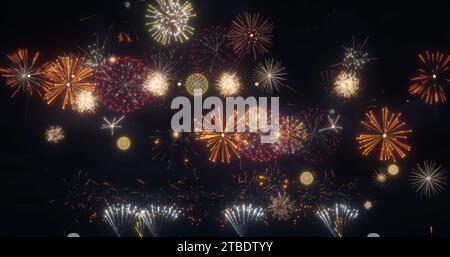 Buntes Feuerwerk für Silvester, Weihnachten, Hochzeit und andere Veranstaltungen auf Schwarz Stockfoto