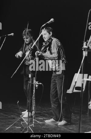 Wippersnapper die britische Progressive Folk-Gruppe trat im Januar 1987 im Merlin Theatre in Frome, Somerset auf, Chris Leslie und Dave Swarbric Stockfoto