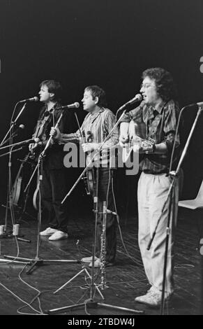 Wippersnapper die britische Progressive Folk-Gruppe trat im Januar 1987 im Merlin Theatre in Frome, Somerset auf, Chris Leslie, Dave Swarbrick an Stockfoto