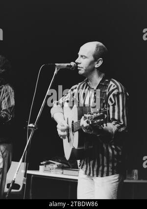 Kevin Dempsey spielte mit der britischen Progressive Folk-Gruppe, die im Januar 1987 im Merlin Theatre in Frome (Somerset) auftrat. Stockfoto