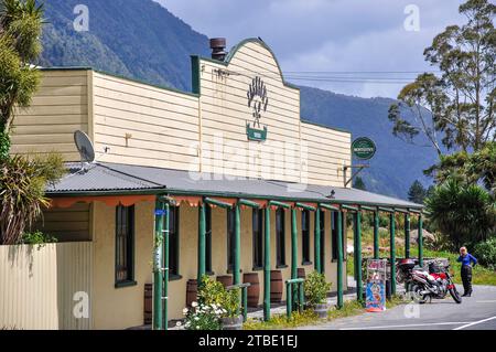 Historische Jackson's Tavern (1868), State Highway 73, Jacksons, Westland District, West Coast Region, Südinsel, Neuseeland Stockfoto