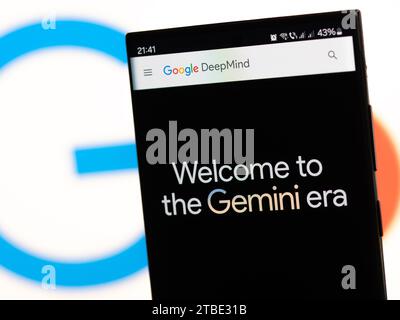 Galati, Rumänien - 6. Dezember 2023: Webseite der Google DeepMind Gemini Ära. Die neue Generation von KI von Google, die in Bard integriert ist, wird auf der vorgestellt Stockfoto
