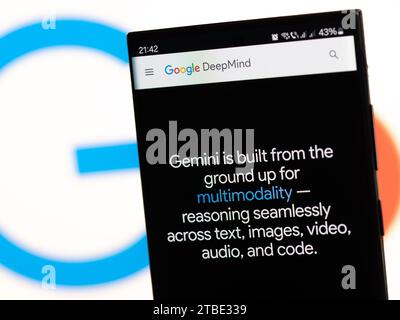 Galati, Rumänien - 6. Dezember 2023: Webseite der Google DeepMind Gemini Ära. Die neue Generation von KI von Google, die in Bard integriert ist, wird auf der vorgestellt Stockfoto