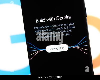 Galati, Rumänien - 6. Dezember 2023: Webseite der Google DeepMind Gemini Ära. Die neue Generation von KI von Google, die in Bard integriert ist, wird auf der vorgestellt Stockfoto