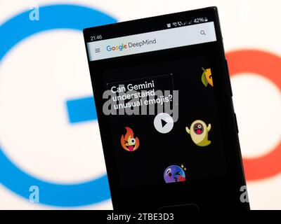Galati, Rumänien - 6. Dezember 2023: Webseite der Google DeepMind Gemini Ära. Die neue Generation von KI von Google, die in Bard integriert ist, wird auf der vorgestellt Stockfoto