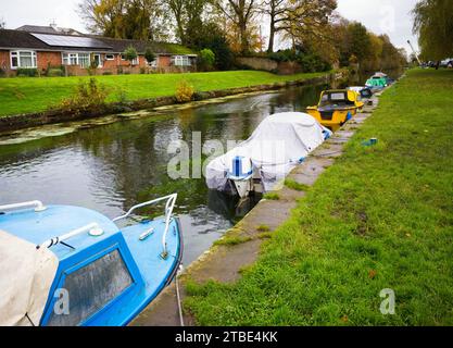 Der Driffield Canal mit kleinen Booten mooree Stockfoto