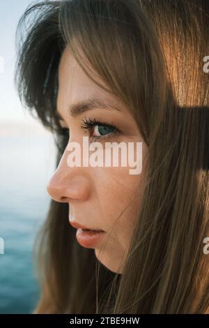 Seitenansicht einer Frau Stockfoto