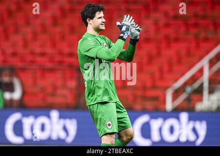 Antwerpen, Belgien. Dezember 2023. Senne Lammens aus Antwerpen feiert am Mittwoch, den 06. Dezember 2023, in Antwerpen ein Croky Cup 1/8-Finale zwischen Royal Antwerp FC und Sporting Charleroi. BELGA FOTO TOM GOYVAERTS Credit: Belga Nachrichtenagentur/Alamy Live News Stockfoto