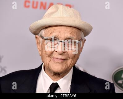 Beverly Hills, USA. Dezember 2023. Norman Lear, 101 Jahre alt, starb am 6. Dezember 2023 in seinem Haus in Los Angeles, Kalifornien. -------------------------------------------------------------------------------- Norman Lear bei den British Academy Britannia Awards 2019, die am 25. Oktober 2019 im Beverly Hilton Hotel in Beverly Hills, KALIFORNIEN, stattfanden. © O'Connor/AFF-USA.com Credit: AFF/Alamy Live News Stockfoto