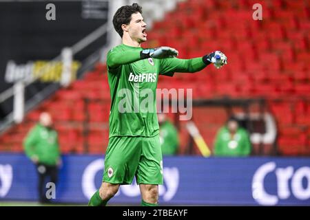 Antwerpen, Belgien. Dezember 2023. Senne Lammens aus Antwerpen feiert am Mittwoch, den 06. Dezember 2023, in Antwerpen ein Croky Cup 1/8-Finale zwischen Royal Antwerp FC und Sporting Charleroi. BELGA FOTO TOM GOYVAERTS Credit: Belga Nachrichtenagentur/Alamy Live News Stockfoto