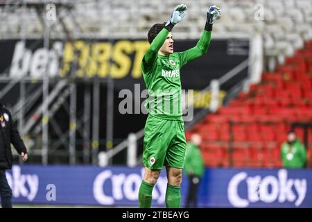 Antwerpen, Belgien. Dezember 2023. Senne Lammens aus Antwerpen feiert am Mittwoch, den 06. Dezember 2023, in Antwerpen ein Croky Cup 1/8-Finale zwischen Royal Antwerp FC und Sporting Charleroi. BELGA FOTO TOM GOYVAERTS Credit: Belga Nachrichtenagentur/Alamy Live News Stockfoto