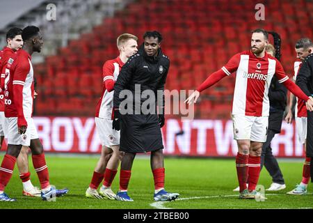 Antwerpen, Belgien. Dezember 2023. Der Antwerpener George Ilenikhena feiert, nachdem er am Mittwoch, den 6. Dezember 2023, in Antwerpen ein Croky Cup 1/8-Finale zwischen Royal Antwerp FC und Sporting Charleroi gewonnen hat. BELGA FOTO TOM GOYVAERTS Credit: Belga Nachrichtenagentur/Alamy Live News Stockfoto