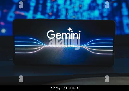 Brasilien. Dezember 2023. In dieser Abbildung wird das Google Gemini-Logo auf einem Smartphone-Bildschirm angezeigt. Das Tool wurde von Google als neues multimodales Modell der künstlichen Intelligenz (KI) eingeführt. Quelle: SOPA Images Limited/Alamy Live News Stockfoto