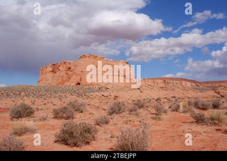 Foto von Buttes und Canyons im Lake Powell Navajo Tribal Park in Page östlich von Lechee, Arizona USA. Stockfoto