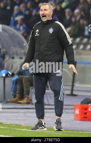 Berlin, Deutschland. Dezember 2023. 06.12.2023, Berliner Olympiastadion, Berlin, DEU, DFL, DFB-Pokal, Hertha BSC vs. HSV, im Bild Cheftrainer Tim Walter (Hamburger SV) DFL - Bestimmungen verbieten die Verwendung von Fotografien als Bildsequenzen und/oder Quasi-Video Foto: Jürgen Engler/nordphoto GmbH/dpa/Alamy Live News Stockfoto