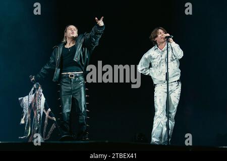 Irama & Rkomi leben im Mediolanum Forum Assago Stockfoto